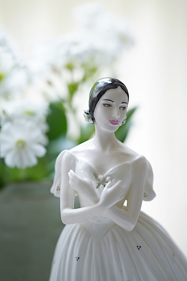 still-life-white-figurine-dress-lady picture material