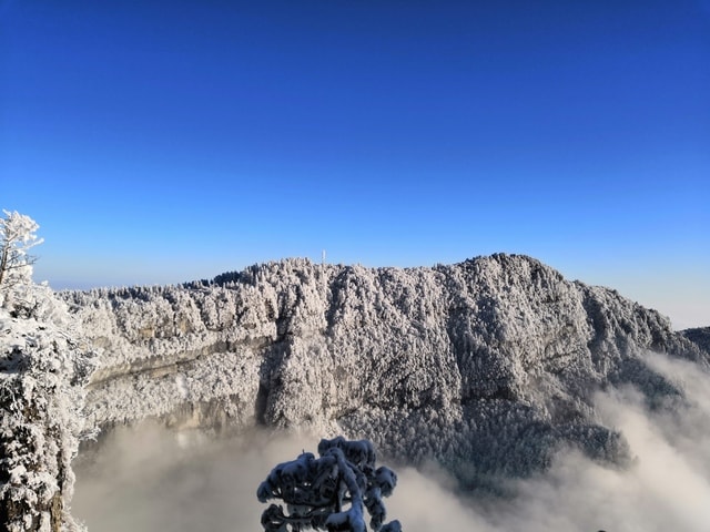 high-mountain-cloud-sea-blue-sky-mountainous-landforms-sky 图片素材