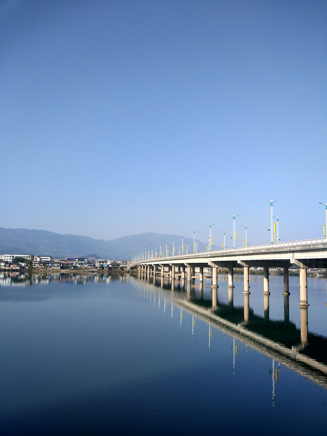 water-bridge-no-person-sky-reflection picture material