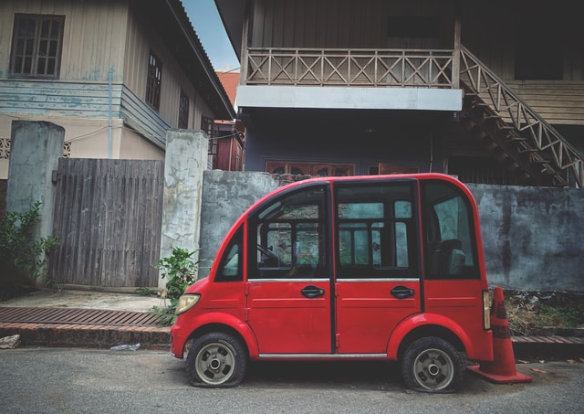 motor-vehicle-vehicle-red-transport-car 图片素材