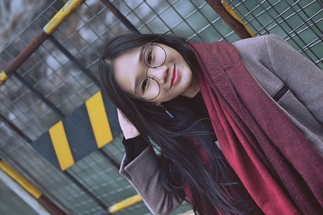 winter-portrait-beauty-yellow-snapshot picture material