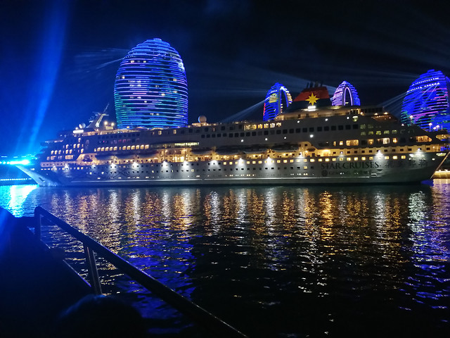 water-evening-travel-illuminated-reflection 图片素材