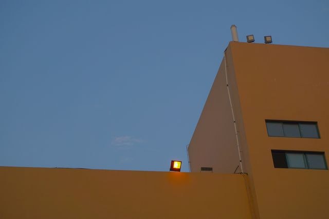 color-building-blue-sky-blue-yellow 图片素材