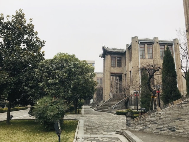 property-house-town-building-tree 图片素材