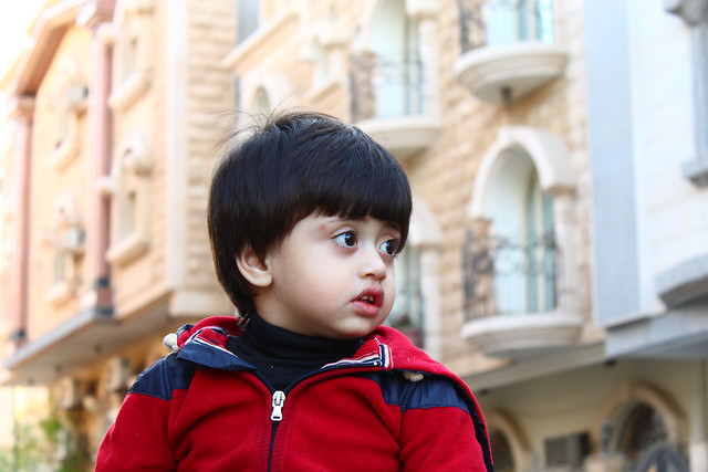 child-street-people-city-portrait 图片素材