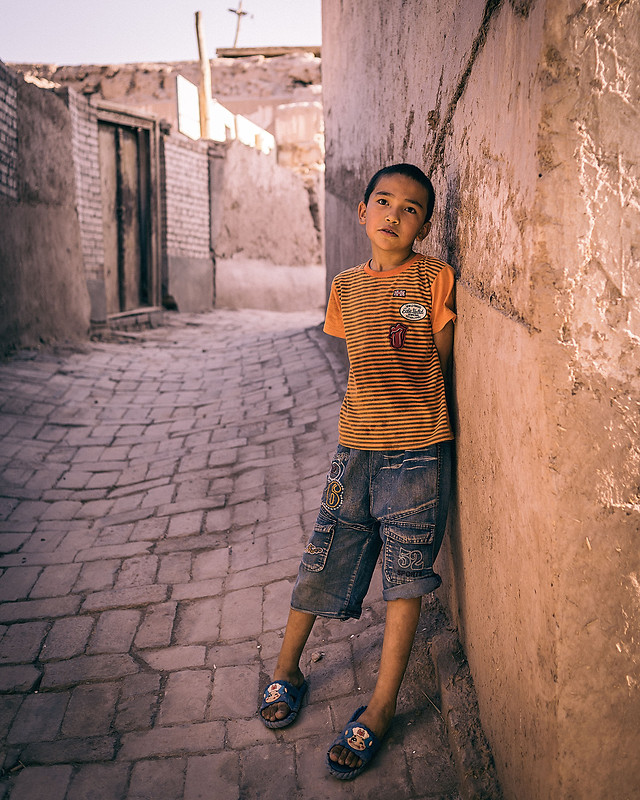 street-people-child-one-urban 图片素材