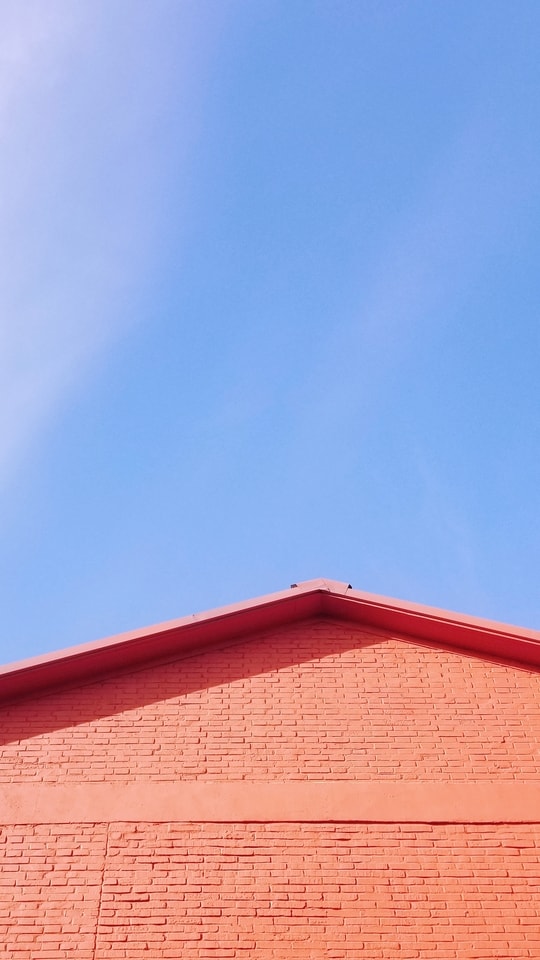 blue-sky-red-roof-wall 图片素材