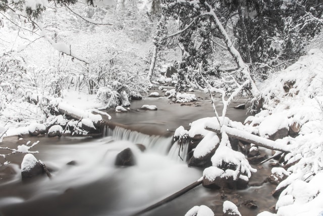 river-in-the-snow 图片素材