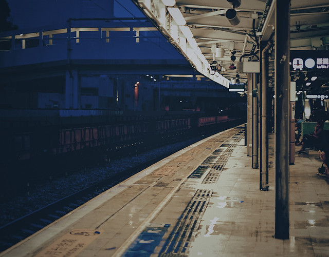 夜晚中的沙田车站 图片素材