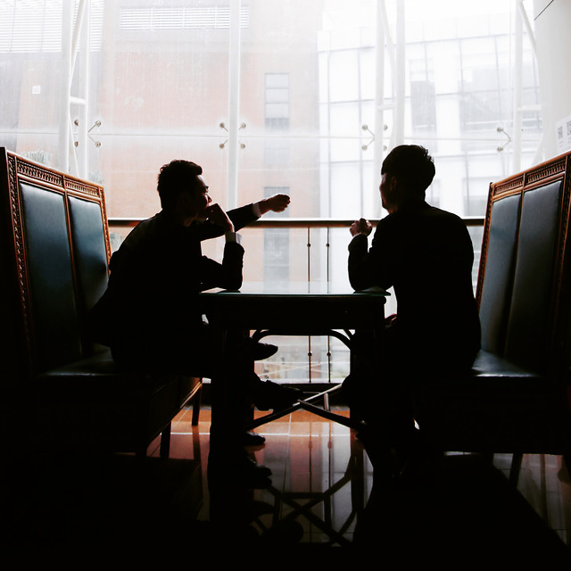 people-indoors-man-adult-room 图片素材