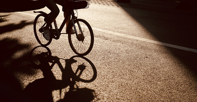 shadow-recreation-bicycle-street-monochrome 图片素材
