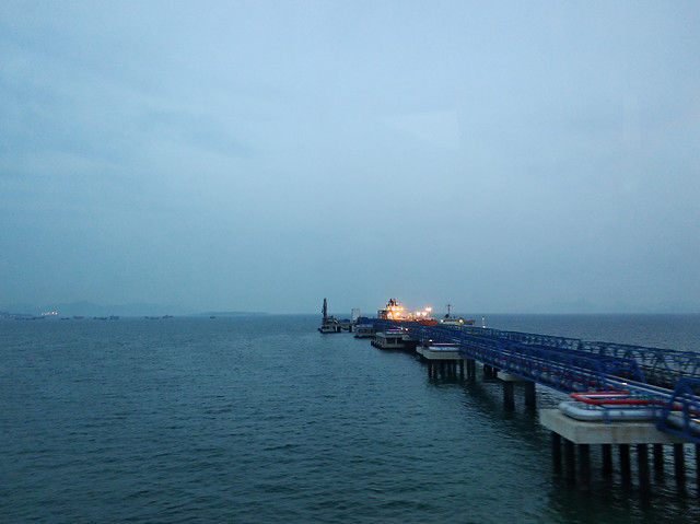 黄昏时刻灯火码头 图片素材