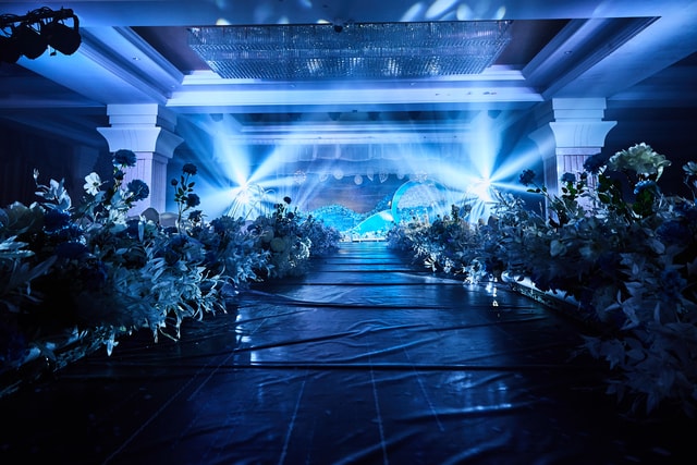 blue-light-stage-structure-lighting 图片素材