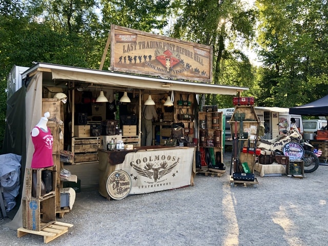 vehicle-market-stock-street-people picture material