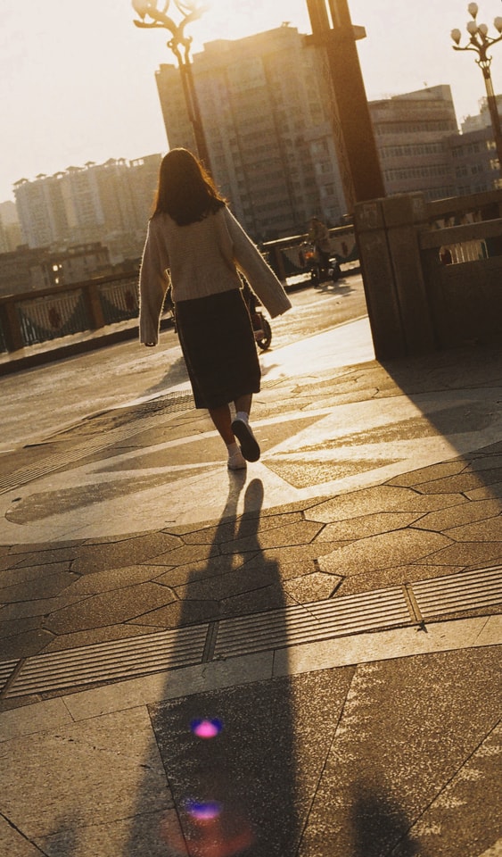 portrait-shadow-light-standing-snapshot picture material