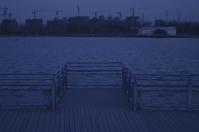 gloomy-dark-blue-tones 图片素材