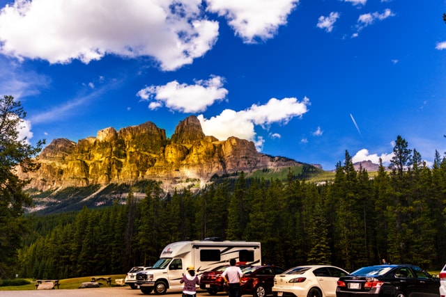 mountainous-landforms-sky-mountain-vehicle-wilderness 图片素材