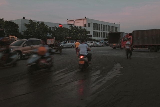 car-road-vehicle-street-action 图片素材