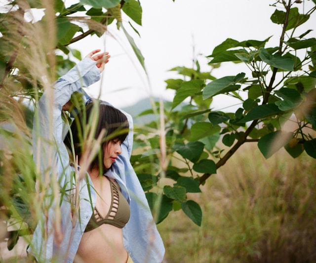 tree-flora-grass-girl-flower 图片素材