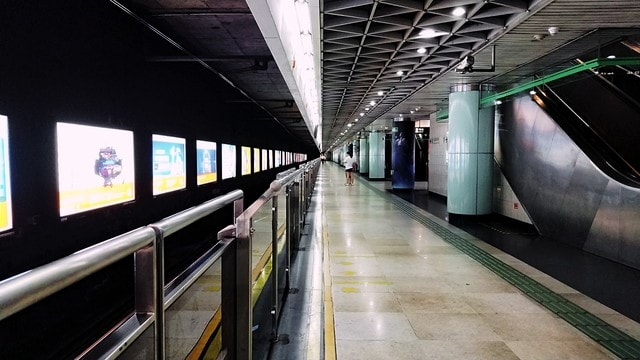 subway-platform 图片素材