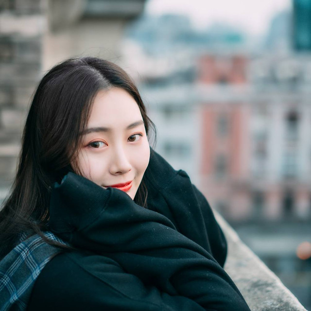 portrait-street-people-woman-city 图片素材