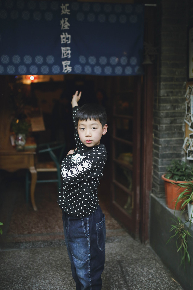 people-child-portrait-one-photograph 图片素材