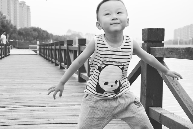 people-child-one-portrait-white 图片素材