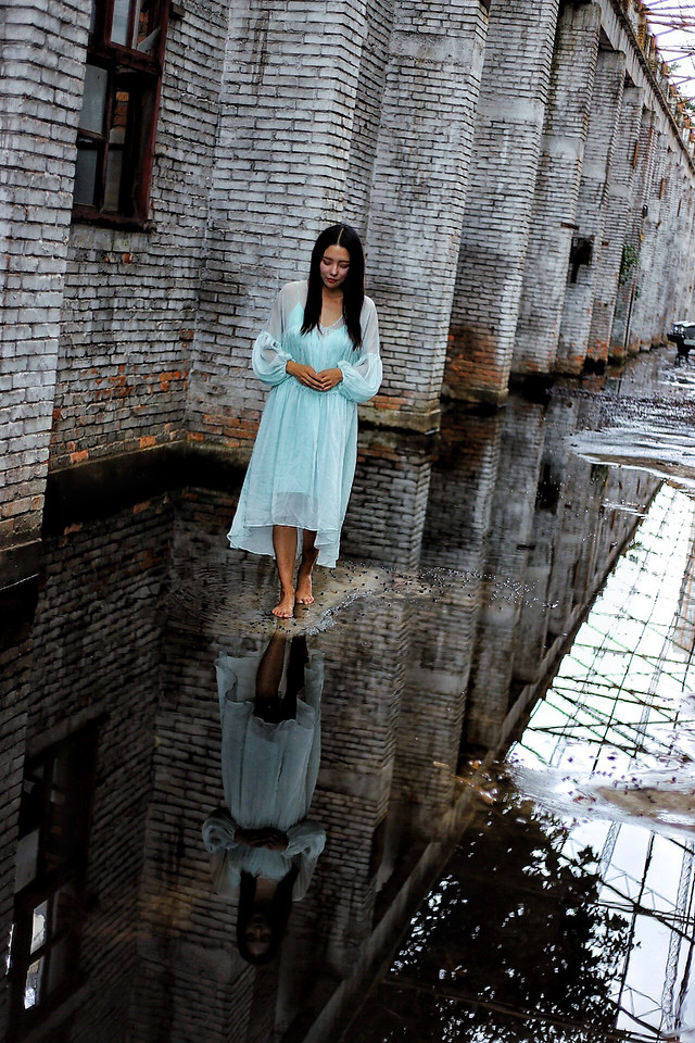 girl-building-window-people-woman 图片素材