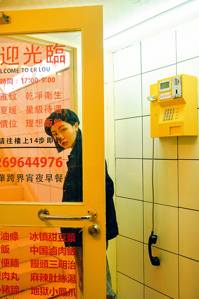 yellow-business-no-person-indoors-text 图片素材