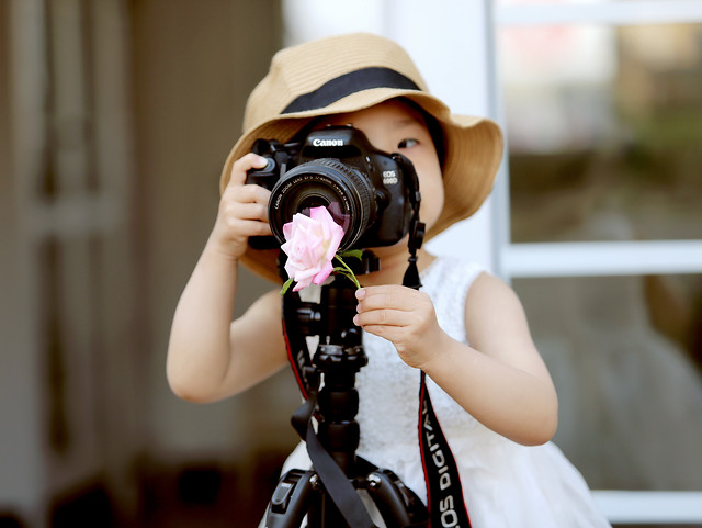 woman-people-girl-indoors-one 图片素材