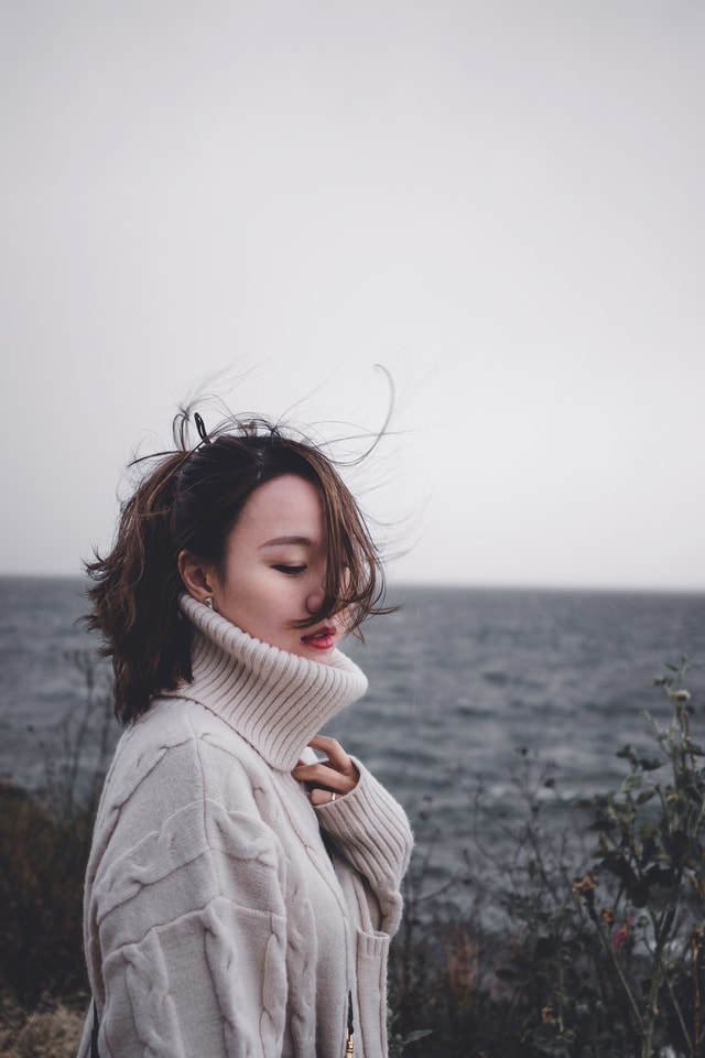 girl-sea-water-photography-fun 图片素材