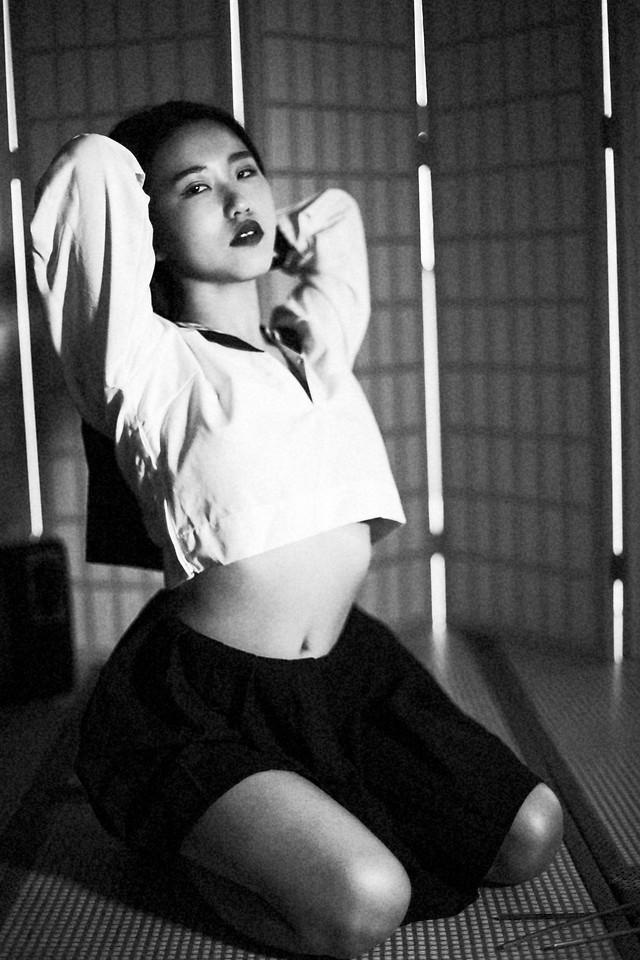 people-portrait-monochrome-adult-one 图片素材