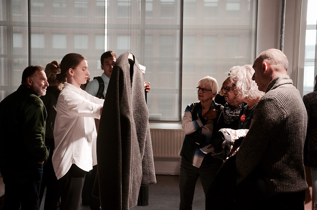 people-woman-group-adult-man 图片素材