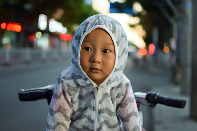child-street-people-portrait-girl 图片素材