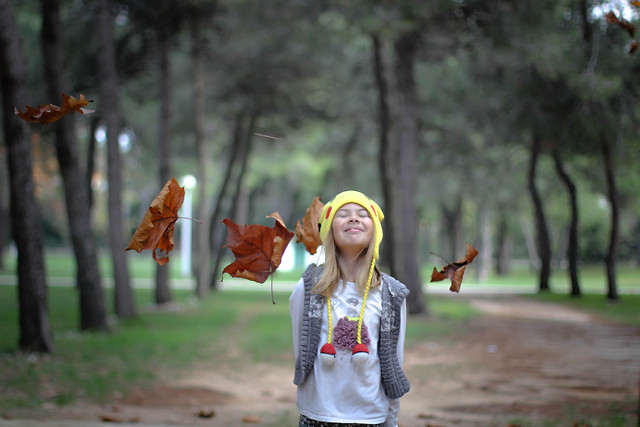 outdoors-nature-girl-fall-wood 图片素材