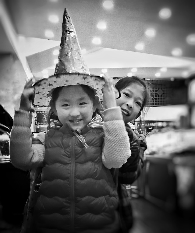 child-people-street-portrait-monochrome picture material