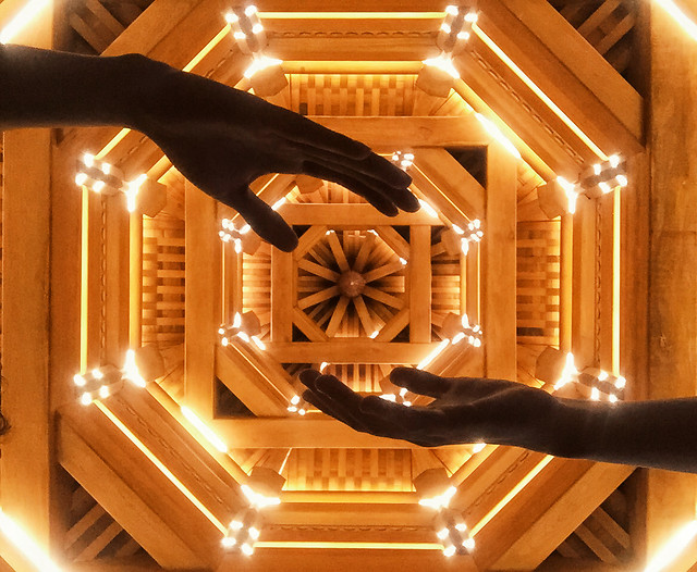 light-wood-ceiling-indoors-architecture 图片素材