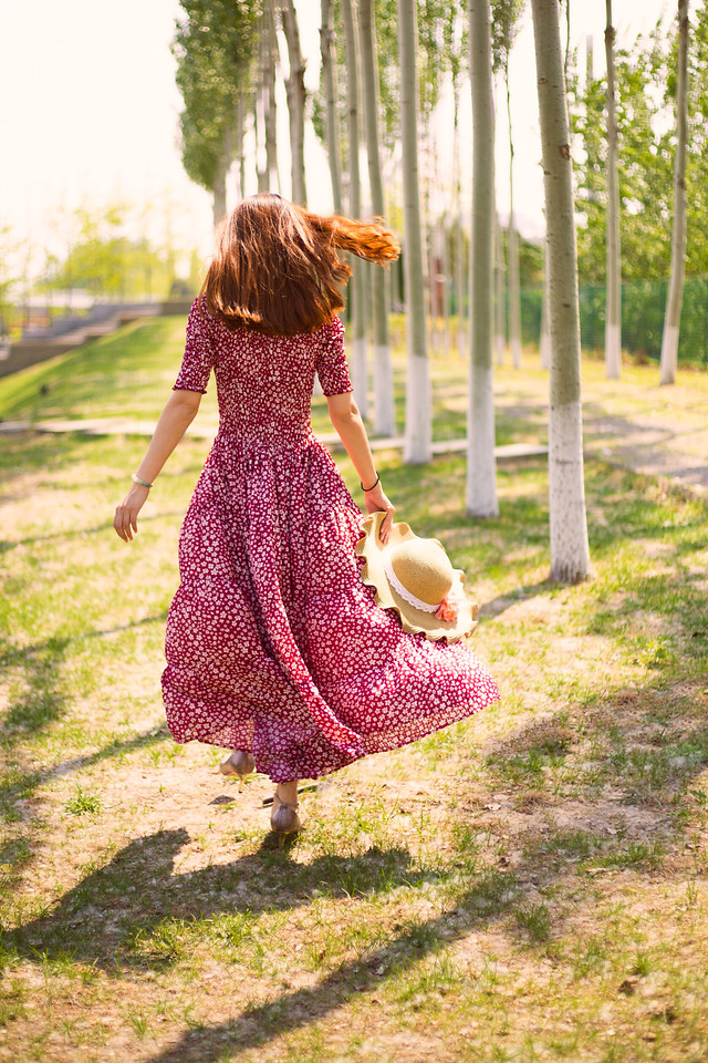 nature-girl-summer-outdoors-beautiful 图片素材