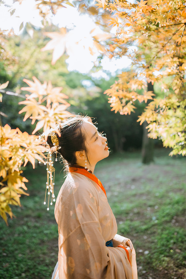 fall-nature-outdoors-leaf-woman 图片素材