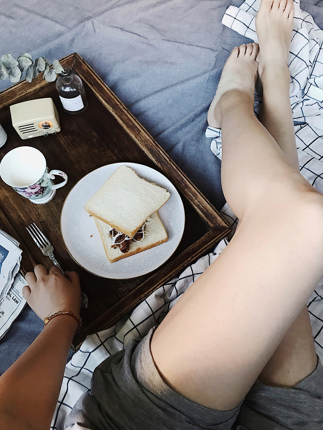 woman-girl-people-indoors-fashion 图片素材