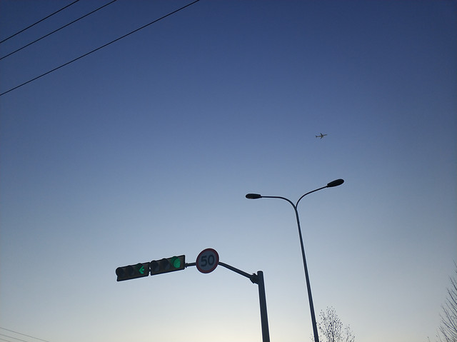 sky-light-electricity-no-person-transportation-system 图片素材