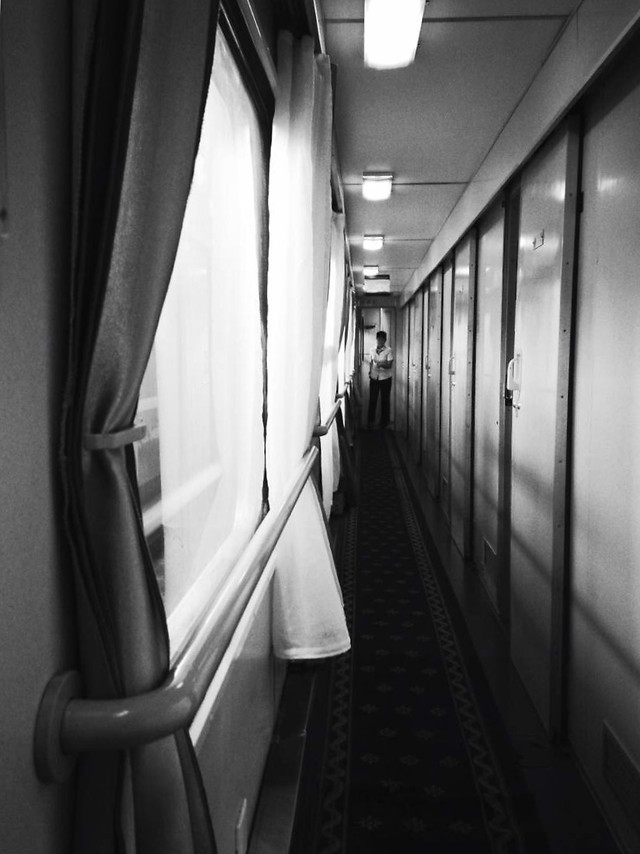 monochrome-subway-system-indoors-window-airport 图片素材