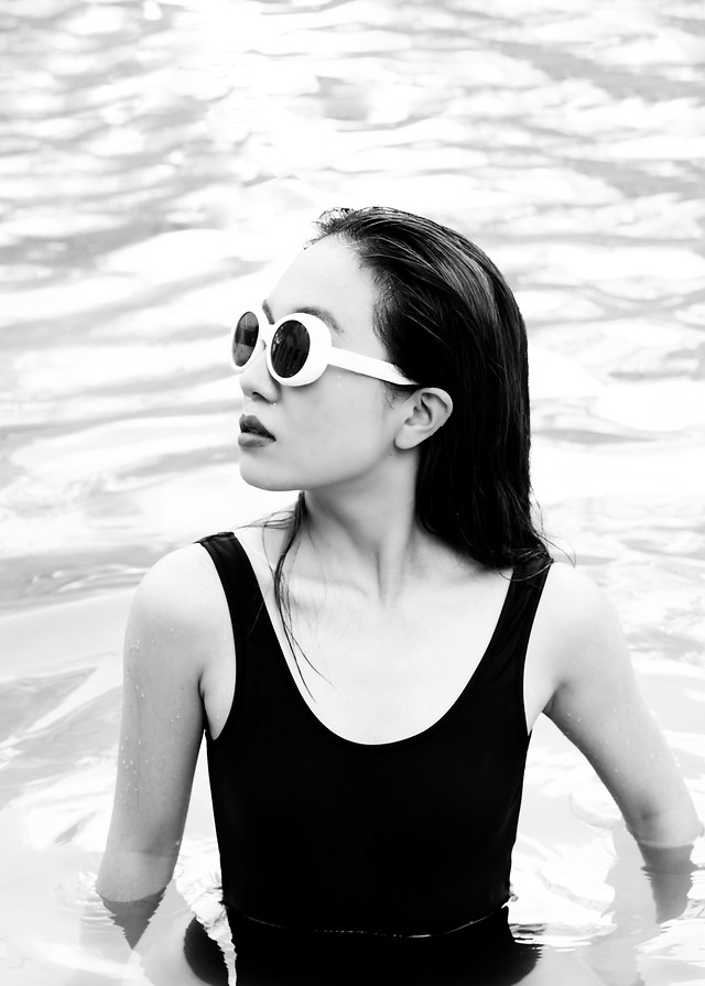 monochrome-portrait-girl-people-fashion 图片素材