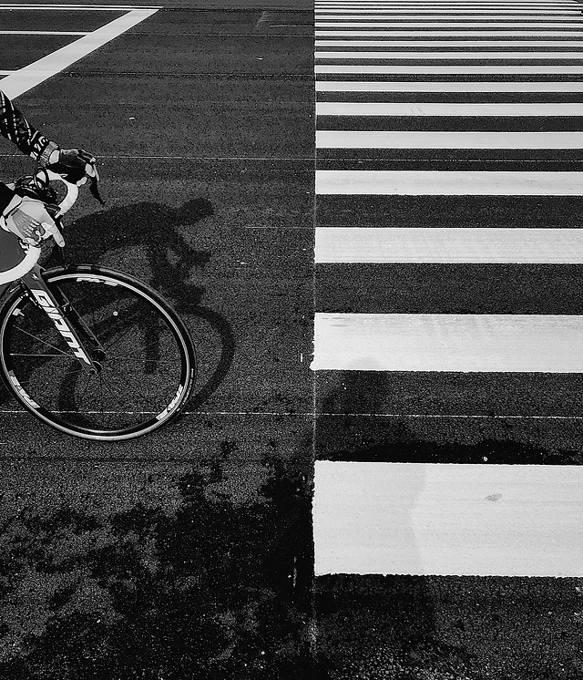 bike-wheel-people-street-road 图片素材