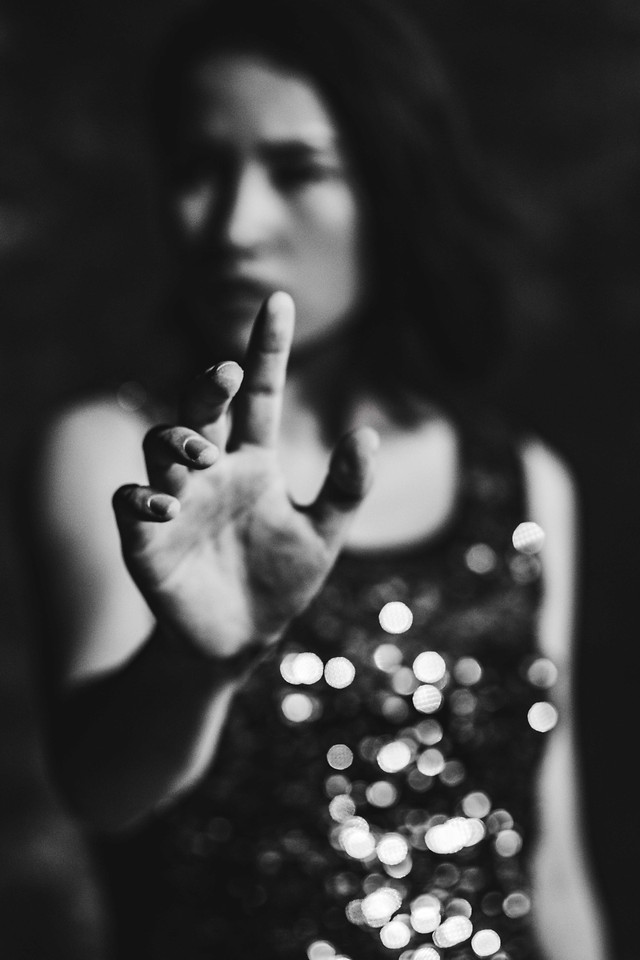 people-music-monochrome-portrait-one 图片素材
