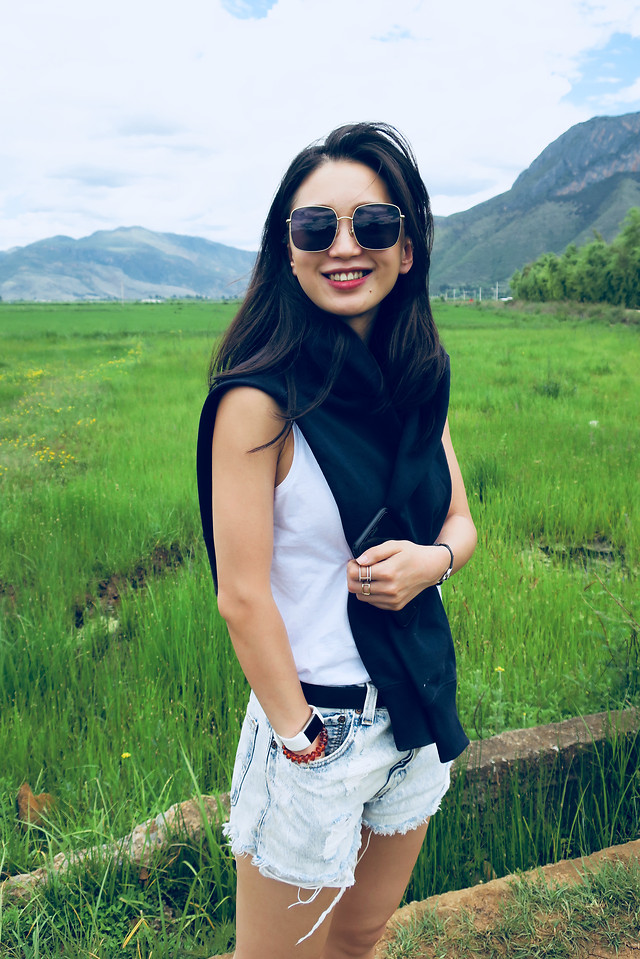 nature-summer-grass-woman-blue 图片素材