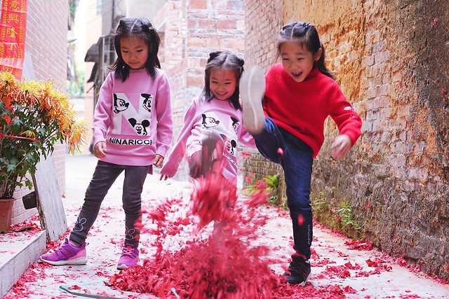 child-people-red-pink-outdoors 图片素材