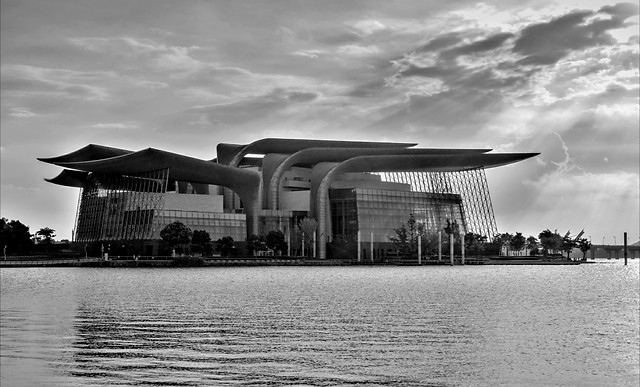 夏曰云涌 图片素材