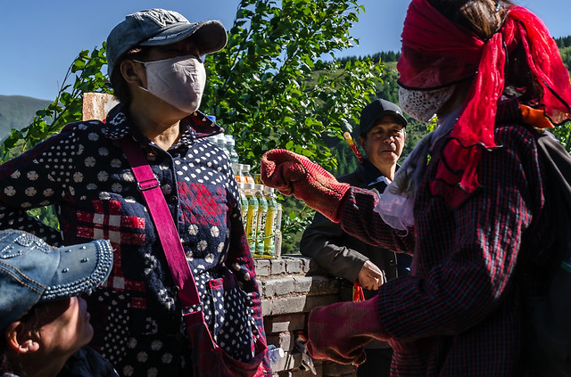 people-festival-wear-traditional-woman picture material