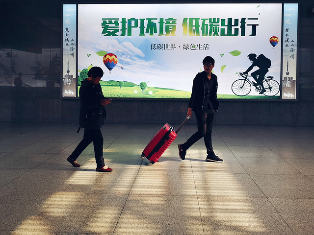 business-people-man-woman-road 图片素材